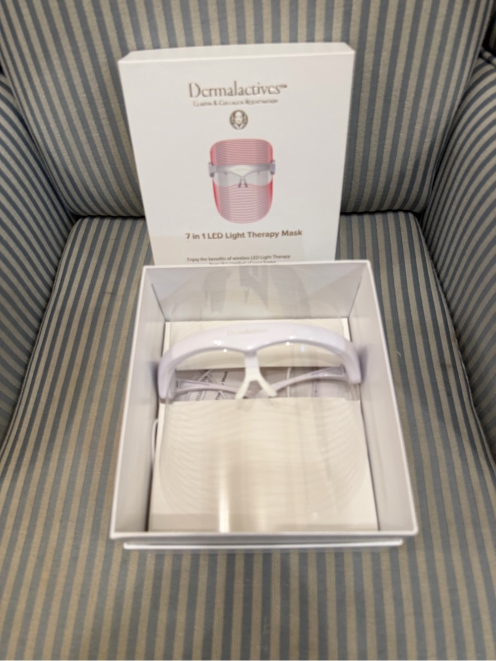 Dermalactives 7-in-1 LED Light Therapy Mask - Picture 4 of 12